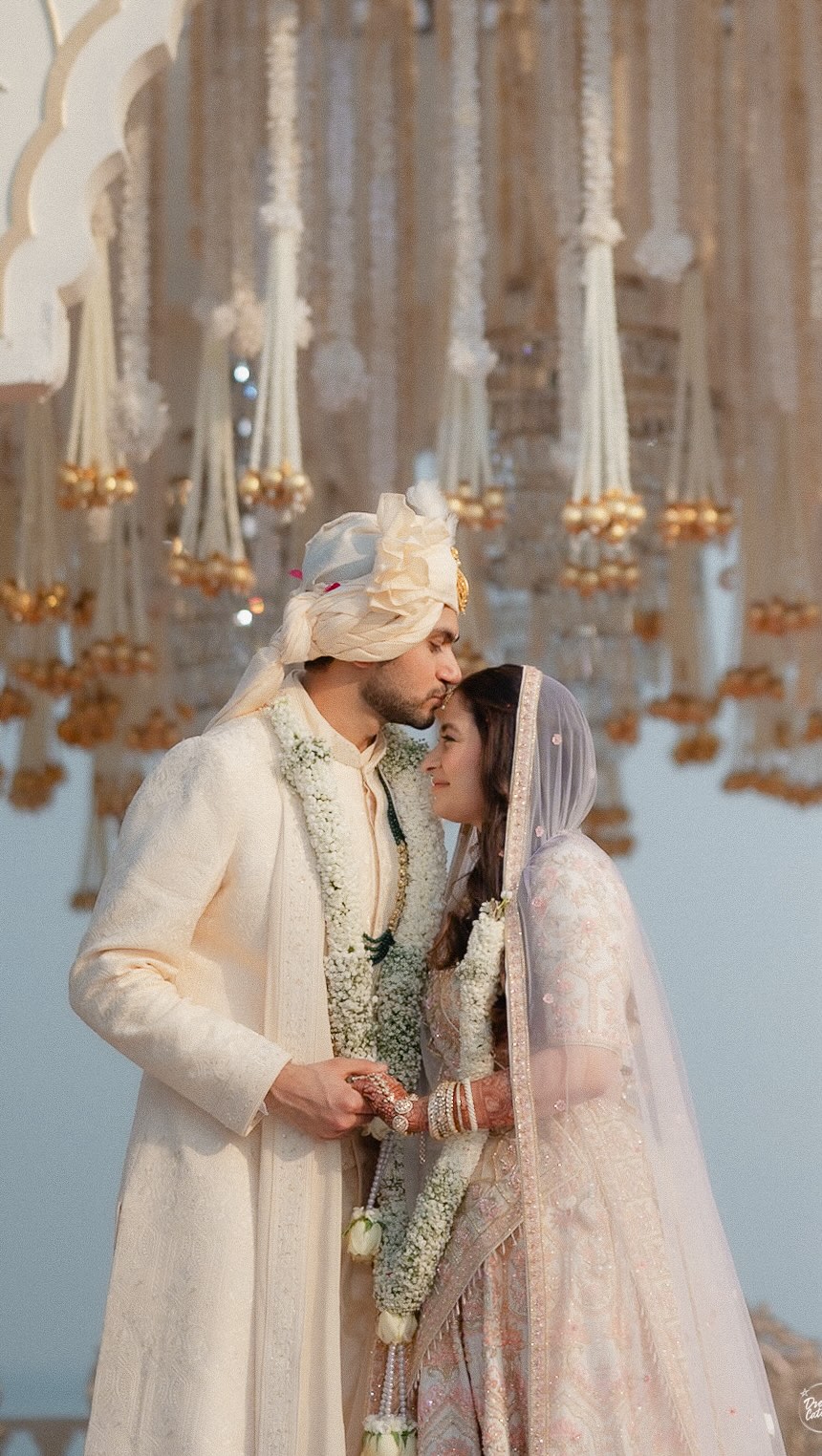 Unscripted & unfiltered moments 🥹

Bride: @koshabheda 
Groom: @shrey.turakhiya 
MUA: @makeupbymithu 
Decor: @jrevents.ic 
Planners: @toes_n_tunes 
Location: @bayview.mumbai 
Photo & Film: @dreamcatchers.photography.in 

[Dreamcatchers Photography by Punit, Indian Weddings, Bayview Lawns, Wedding moments, Varmala Moments, Mumbai Weddings]

#dreamcatchersphotographybypunit
#mumbaiweddingphotographers #mumbaiwedding #mumbaiweddings #weddings2026